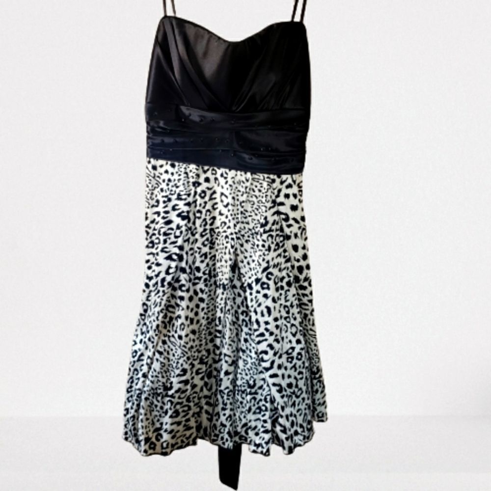 Woman's Envy Manglea Black Print Dress